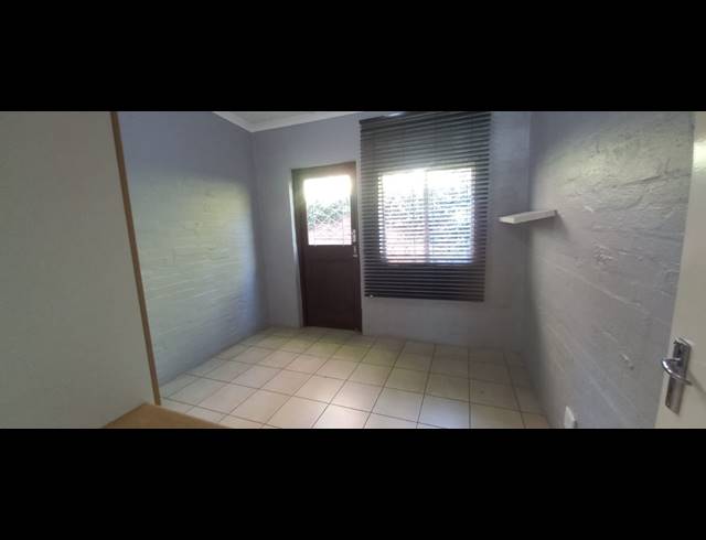82M² OFFICE TO LET IN TOWN HILL